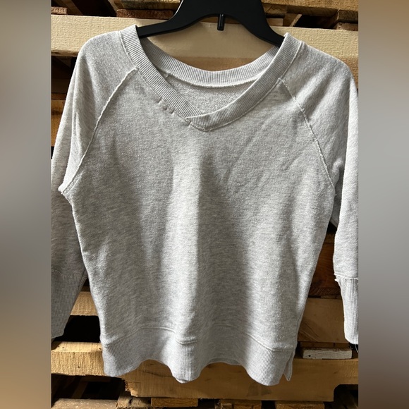 Anthropologie sweatshirt with 3/4 sleeve , floral embroidery - Picture 2 of 5